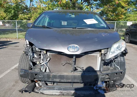 2016 Toyota Sienna Xle 8 Passenger from USA, damaged, VIN 5TDYK3DC9GS699557